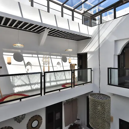 Riad Modern Bed & Breakfast - Top Location-3